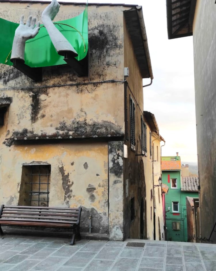 Peccioli tra natura e arte: le installazioni che valorizzano il paesaggio